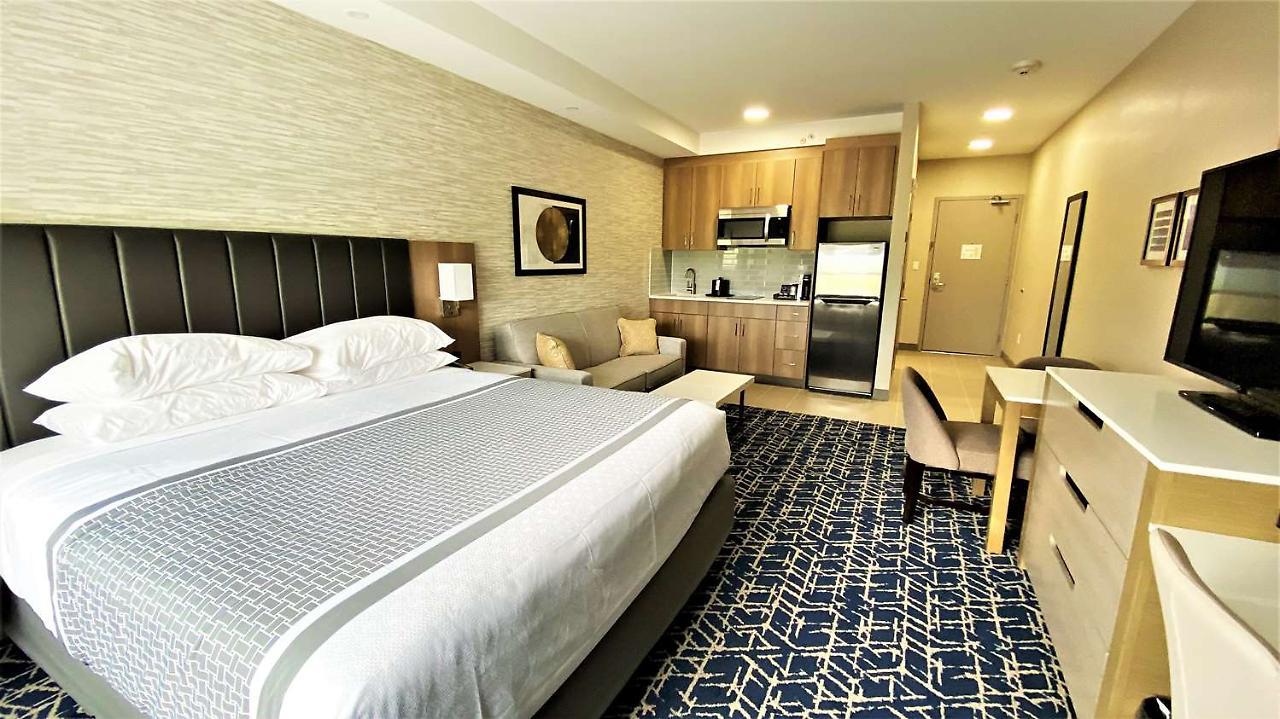 Best Western Premier Route 97 Вeрнoн Екстериор снимка