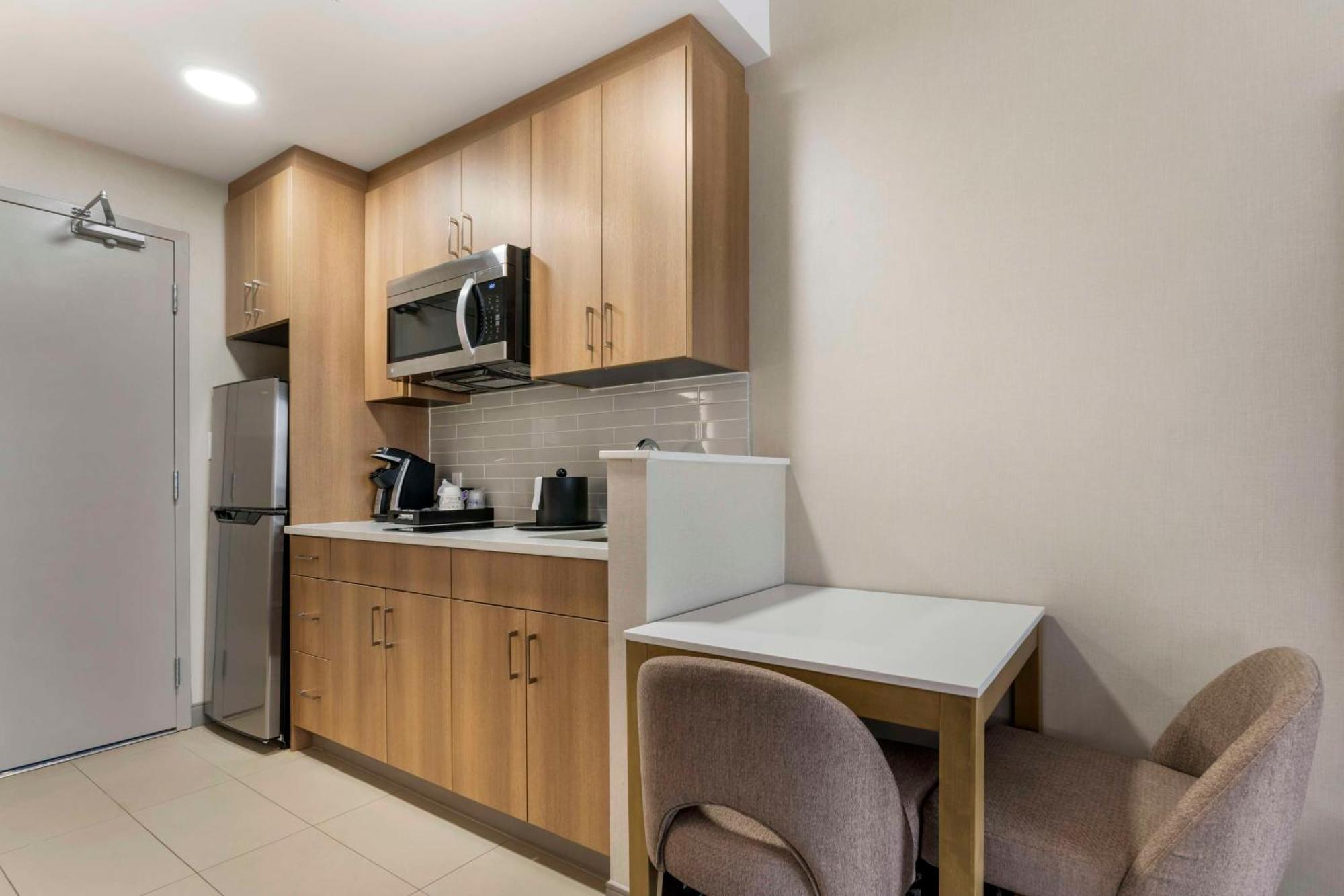 Best Western Premier Route 97 Вeрнoн Екстериор снимка