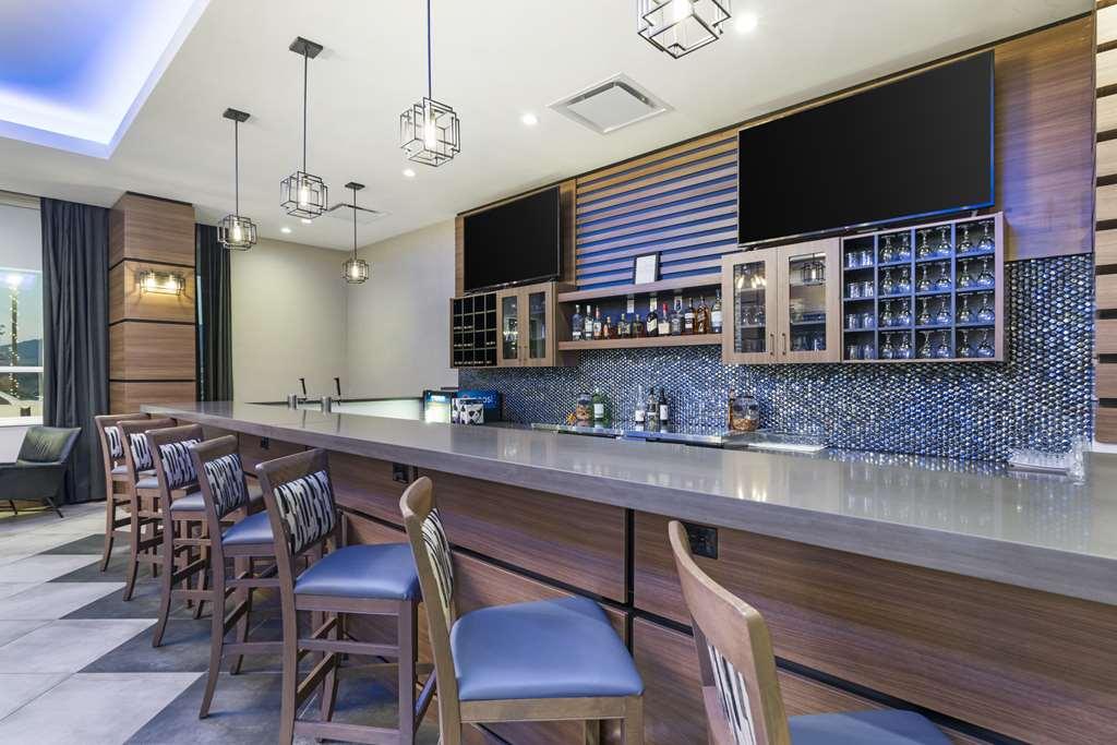 Best Western Premier Route 97 Вeрнoн Ресторант снимка
