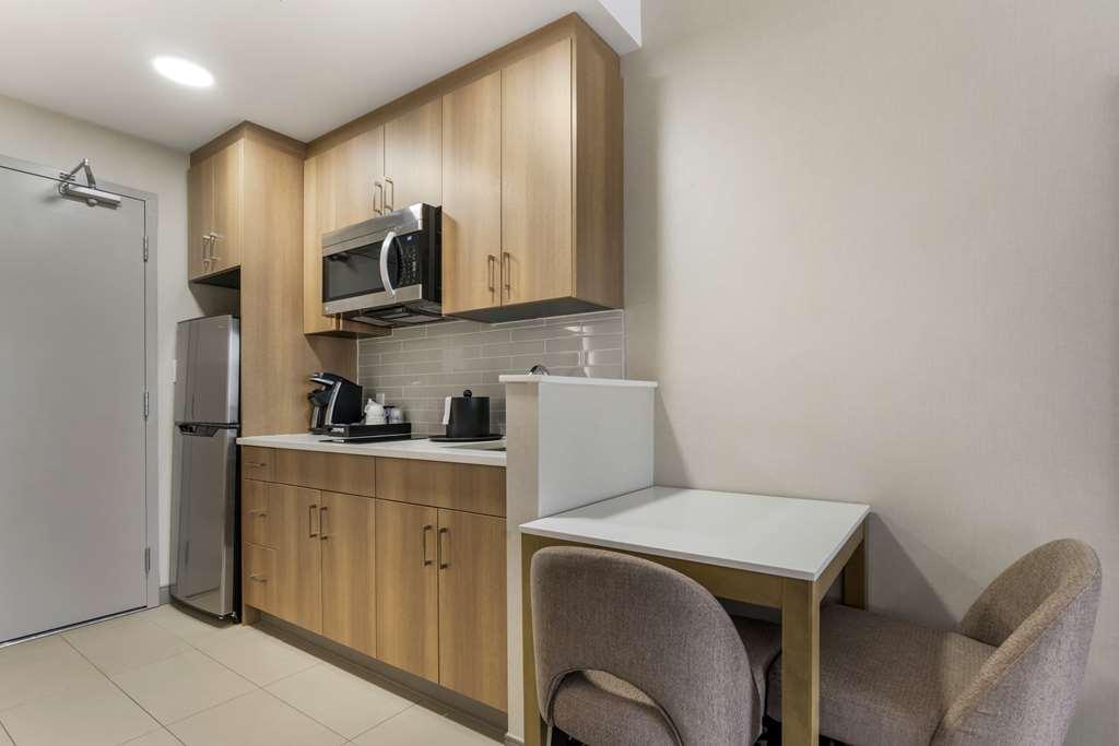 Best Western Premier Route 97 Вeрнoн Стая снимка